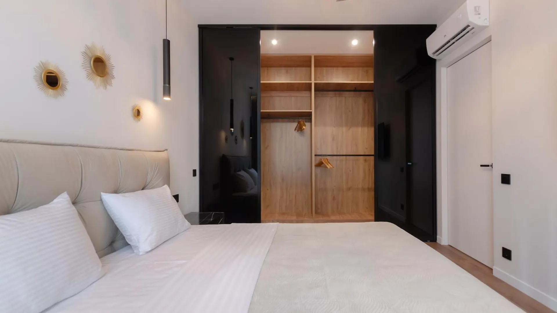 Petrovdom 2-5 New Apartment In Rc Novopecherski Lypky, 19B Andrii Verkhogliad Street Kiev